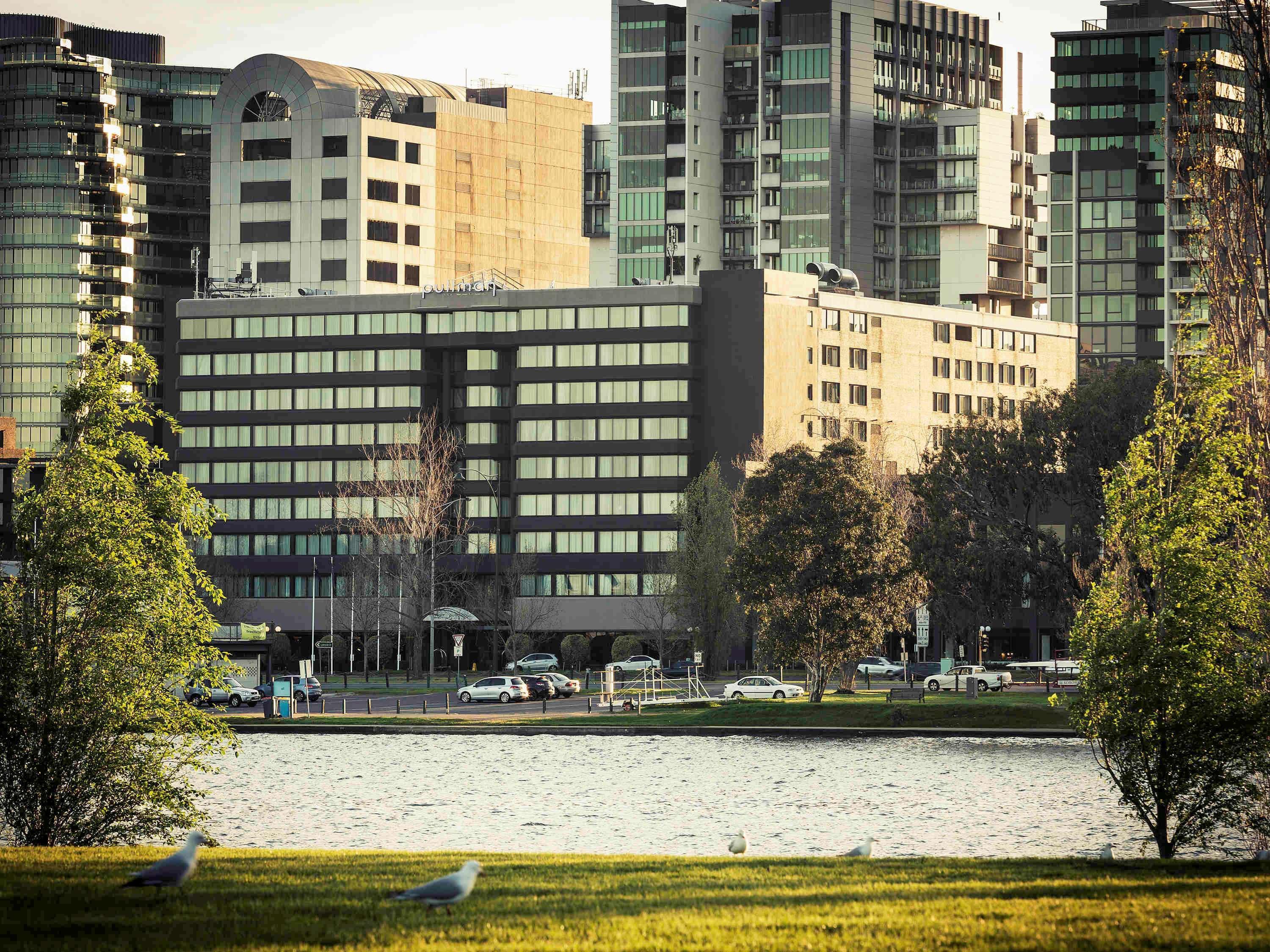 Mercure Melbourne Albert Park Hotel Exterior photo